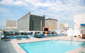 Luxury Apartments In Downtown La 4*